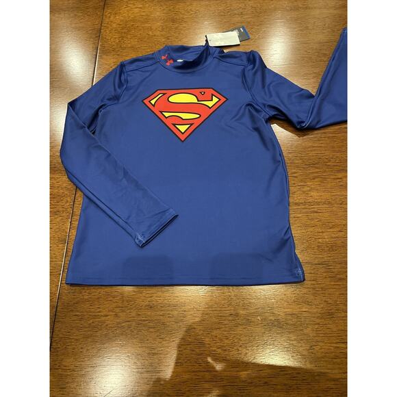UNDER ARMOUR HEATGEAR BOYS YOUTH MEDIUM FITTED SUPERMAN LONG SLEEVE SHIRT NEW - Picture 1 of 6